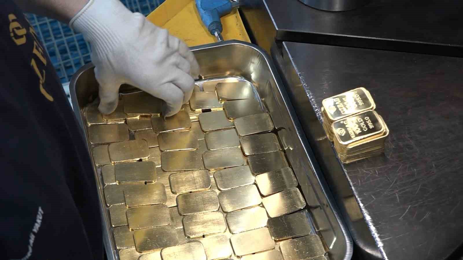 Talebe yetişmek için gece gündüz böyle altın üretiyorlar
