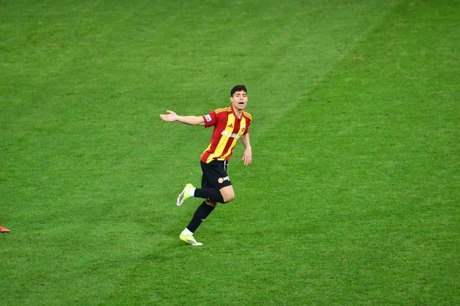 Talha Sarıaslan ilk golünü attı
