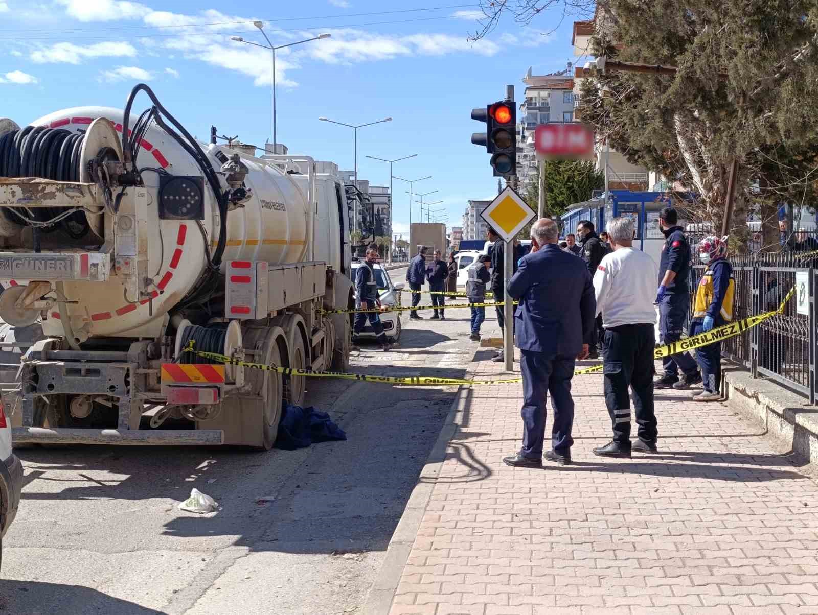 Tanker altında kalan yaya, hayatını kaybetti

