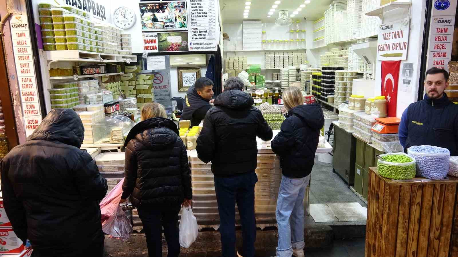 Tarihi Almacı Pazarı’nda Ramazan hazırlığı başladı
