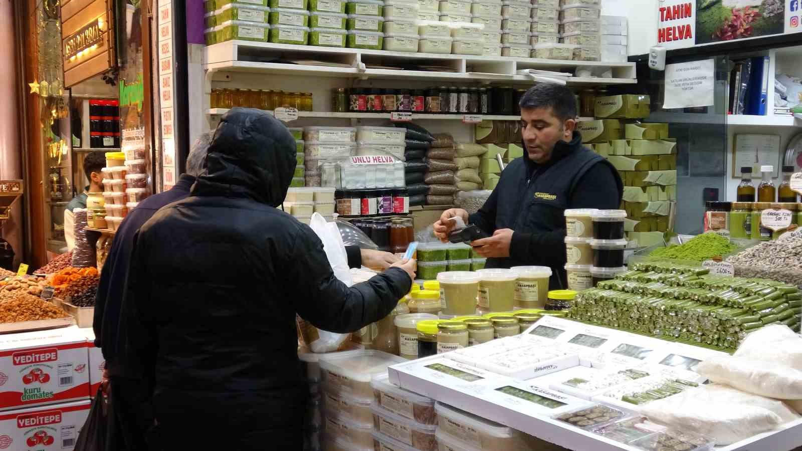 Tarihi Almacı Pazarı’nda Ramazan hazırlığı başladı

