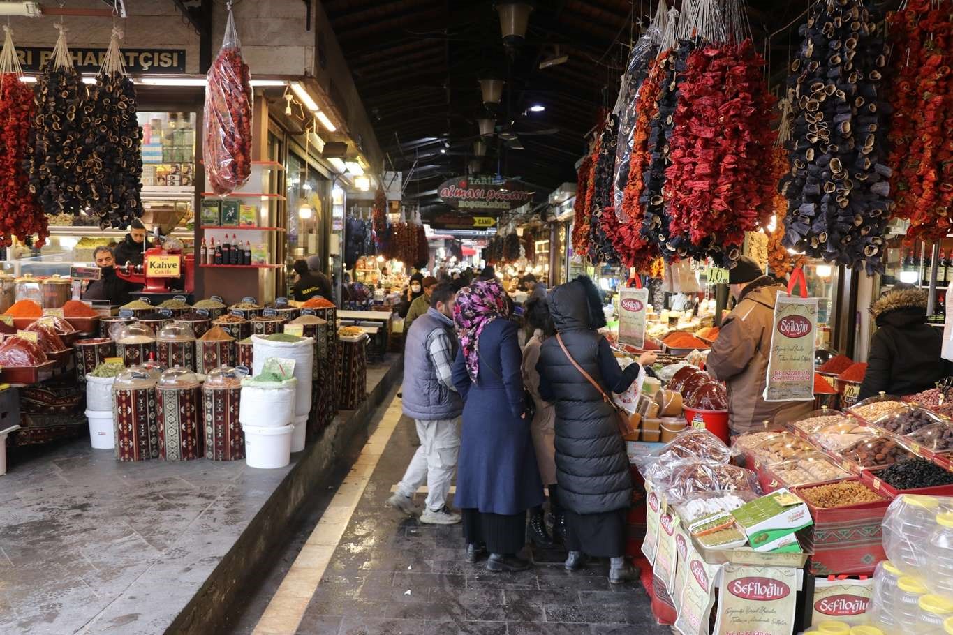 Tarihi Almacı Pazarı’nda Ramazan hazırlığı başladı

