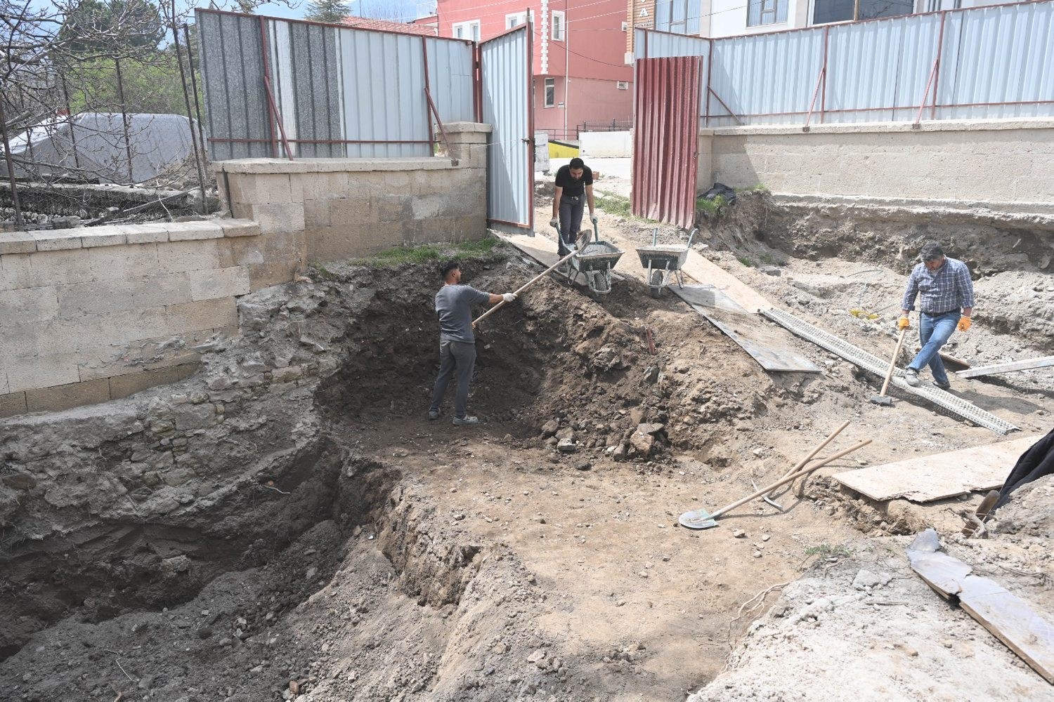 Tarihi Aya Yorgi Kilisesi kütüphane ve endemik bitkiler araştırma merkezine dönüşüyor
Tarihi Aya Yorgi Kilisesi kütüphane ve endemik bitkiler araştırma merkezine dönüşüyor