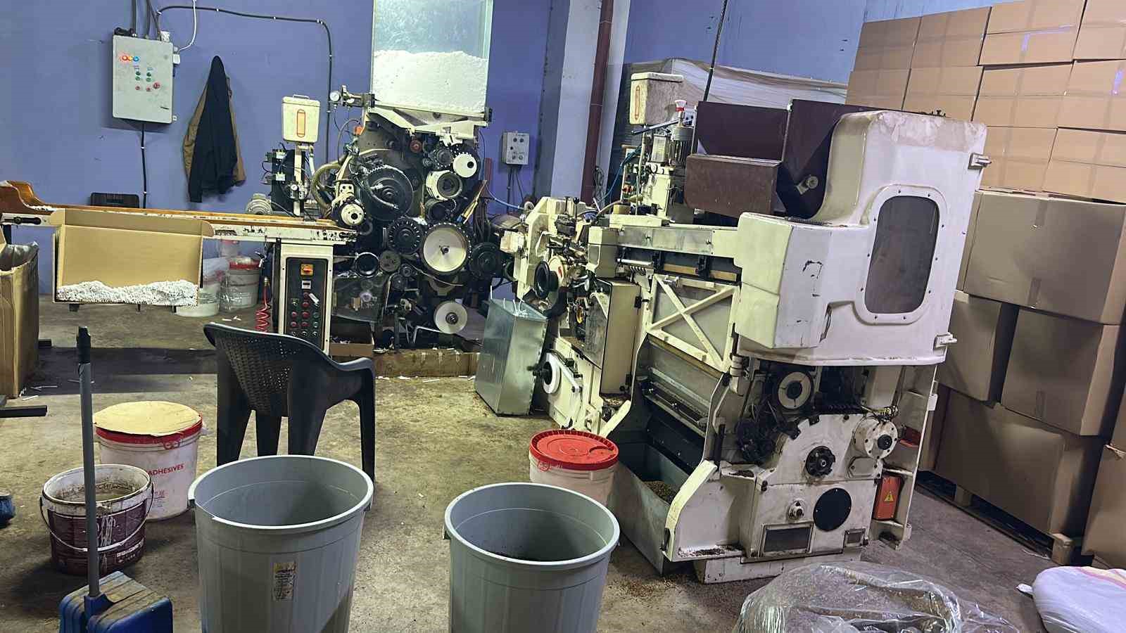 Tarihi baskın: Atık tesisi değil sigara fabrikası, 170 milyon TL’lik ürün ele geçirildi
Tarihi baskın: Atık tesisi değil sigara fabrikası, 170 milyon TL’lik ürün ele geçirildi