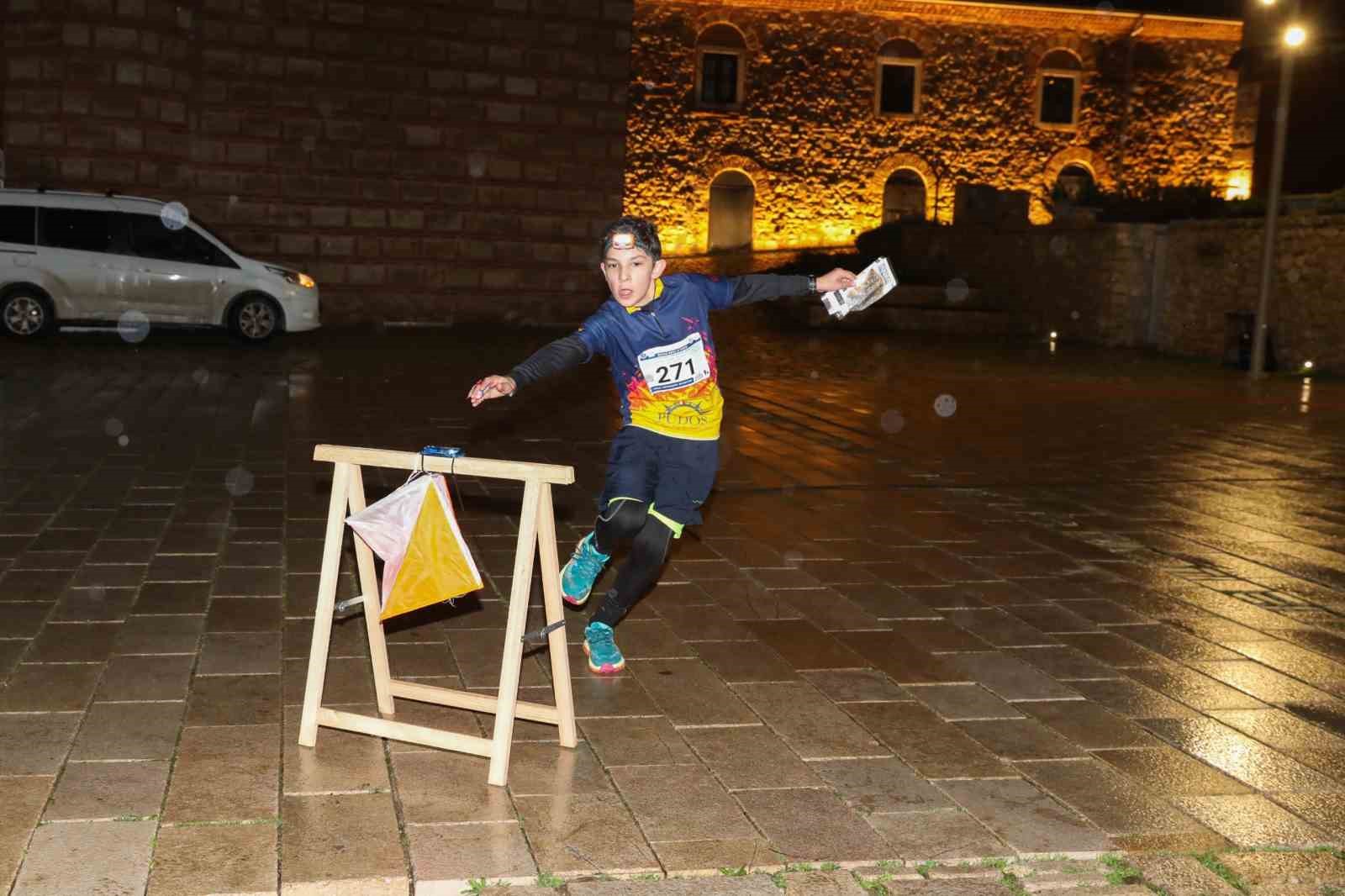 Tarihi çarşıda gece oryantiring heyecanı
