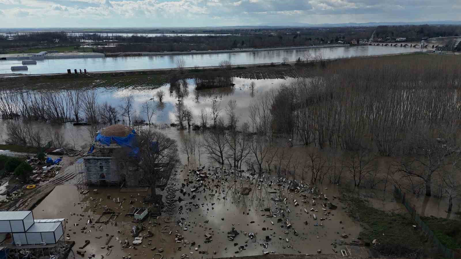 Tarihi Evliya Kasım Paşa Camii’ni taşkın suları vurdu
