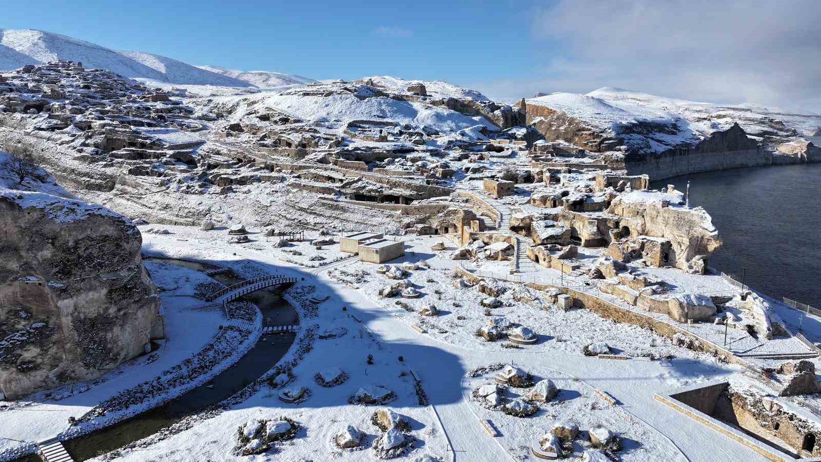 Tarihi Hasankeyf’te kar manzaraları
