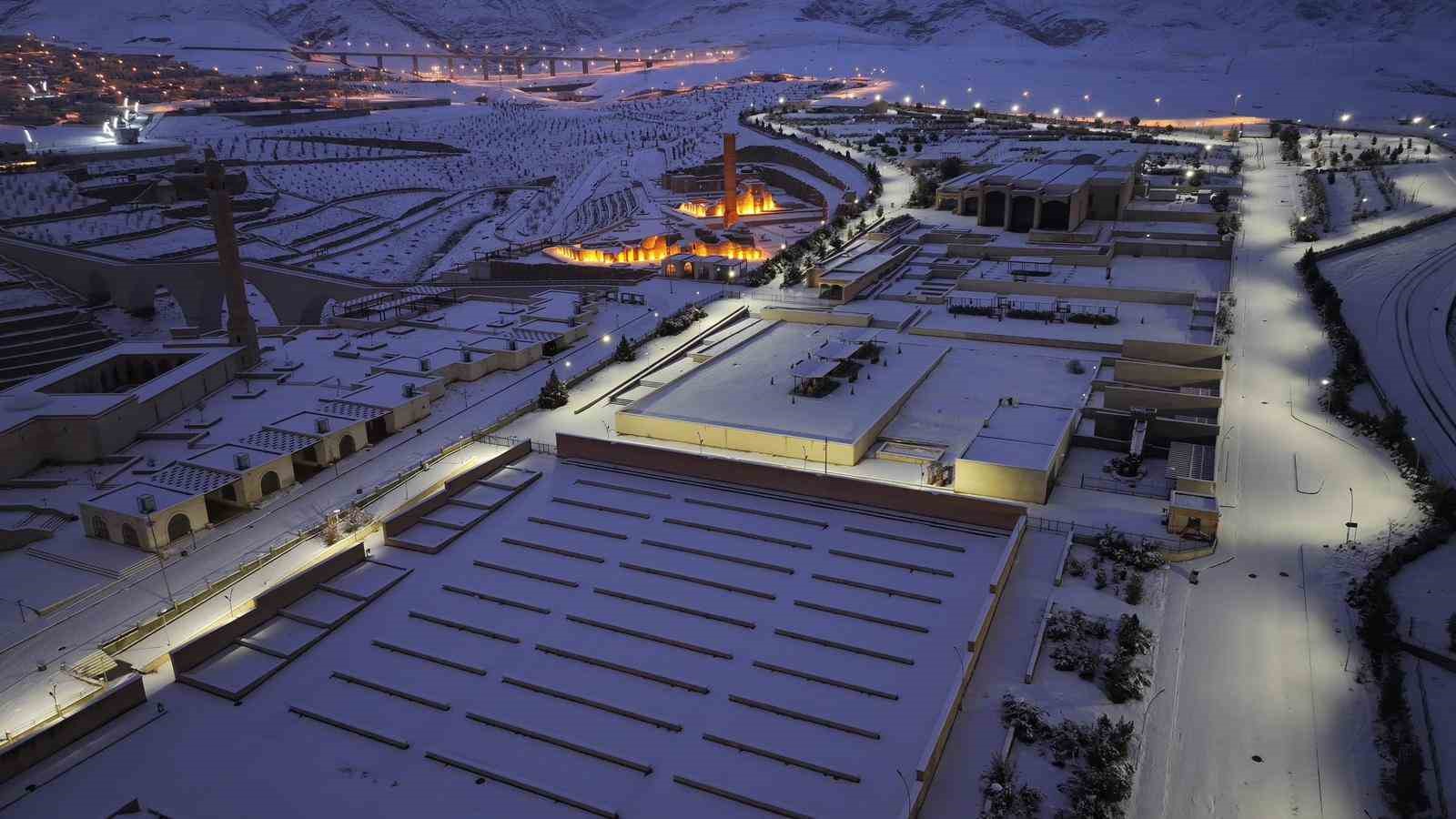 Tarihi Hasankeyf’te kar manzaraları
