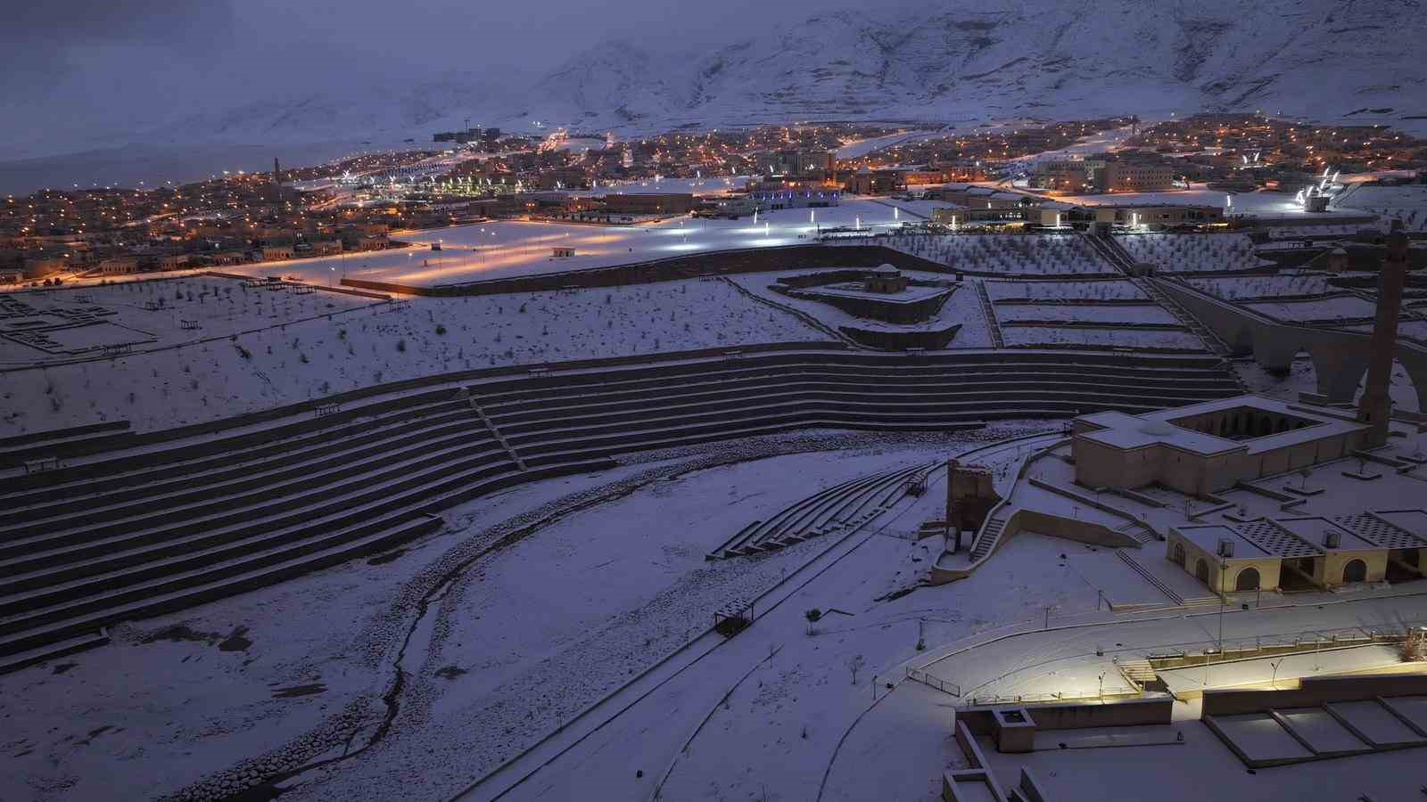 Tarihi Hasankeyf’te kar manzaraları
