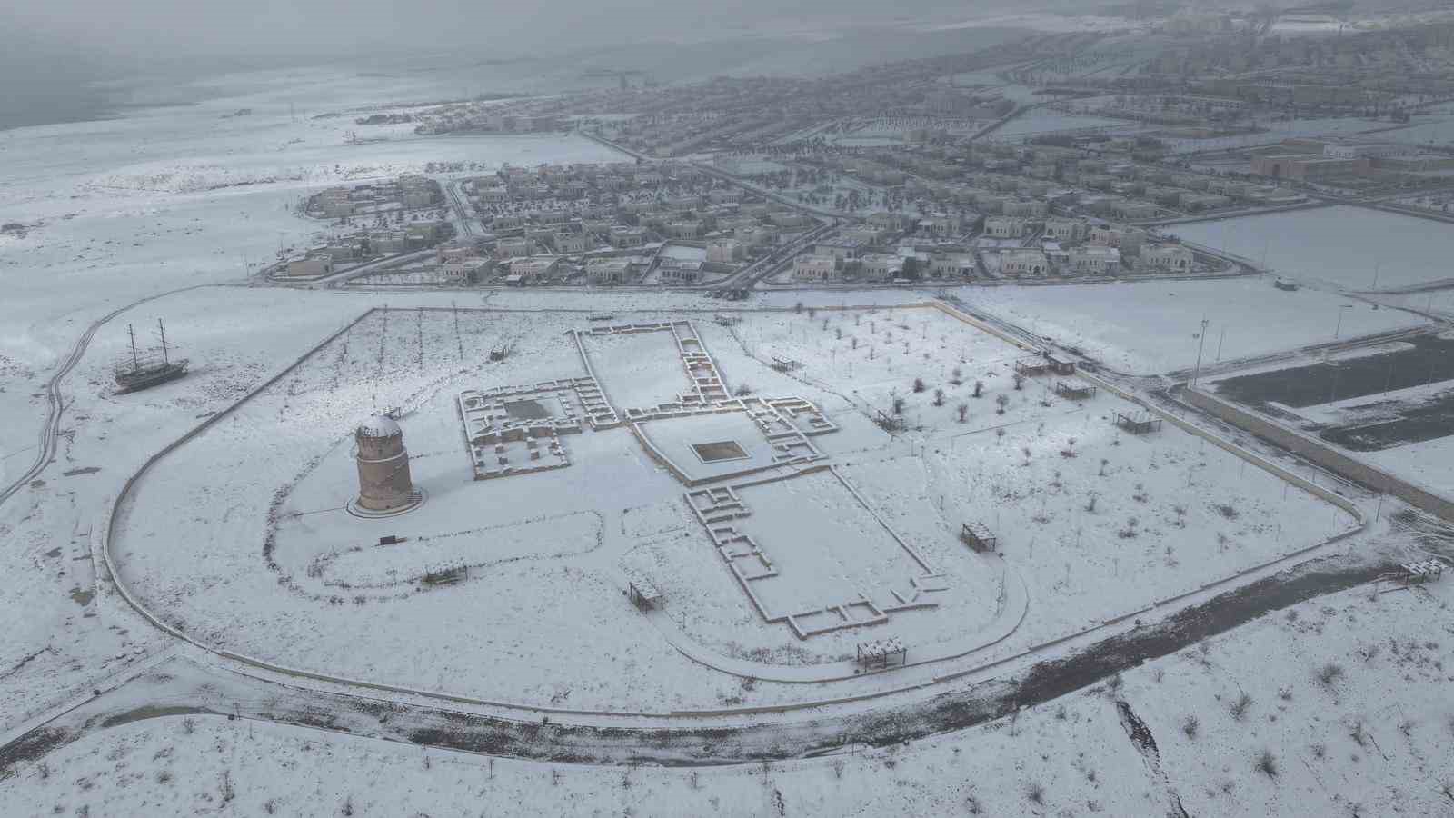 Tarihi Hasankeyf’te kar manzaraları

