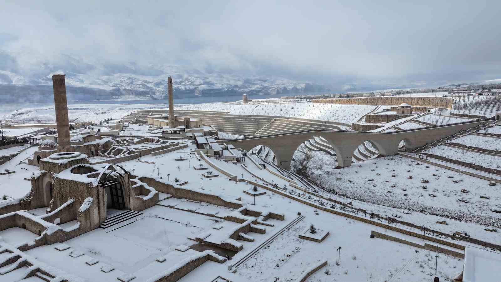 Tarihi Hasankeyf’te kar manzaraları
