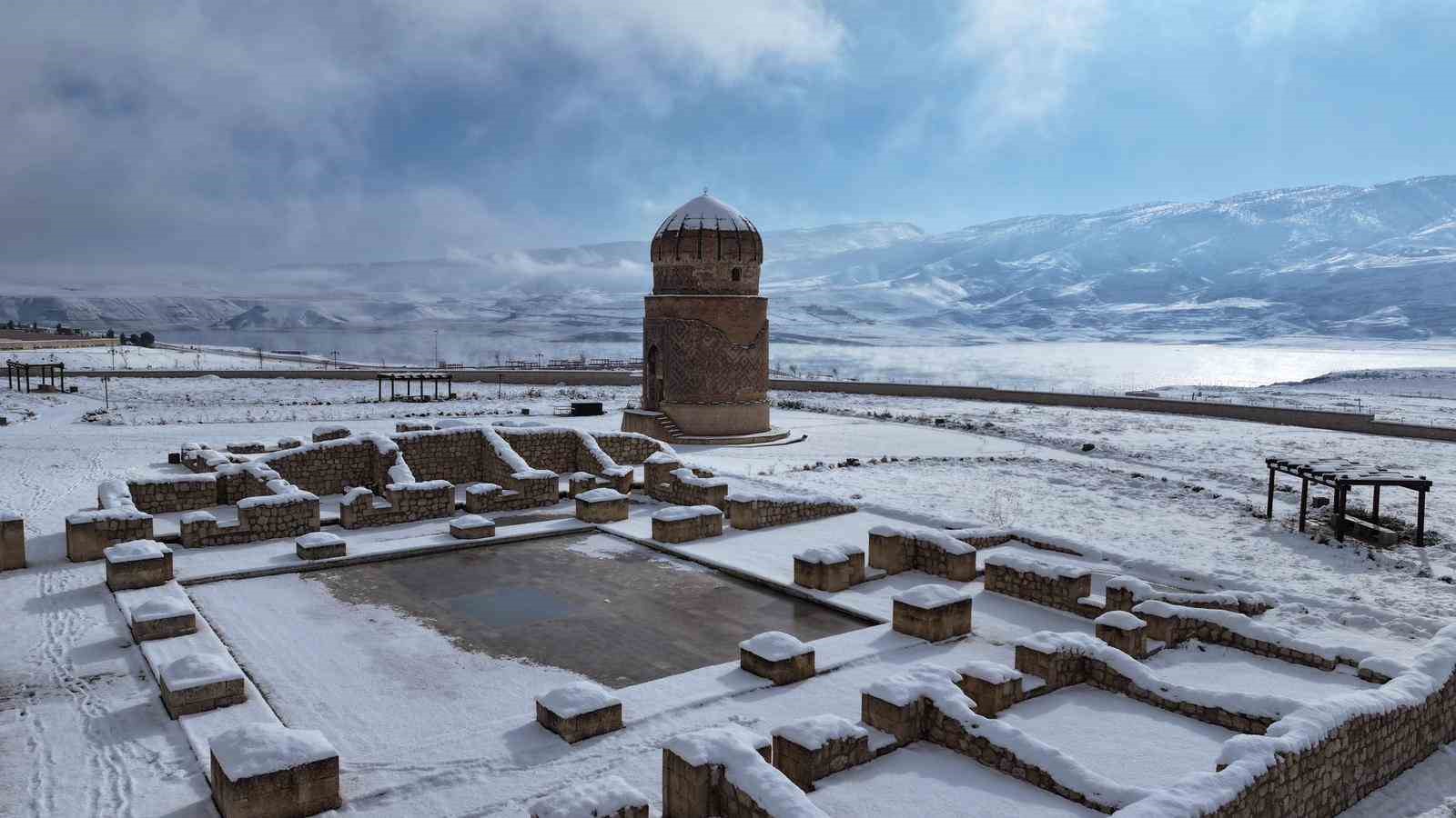 Tarihi Hasankeyf’te kar manzaraları
