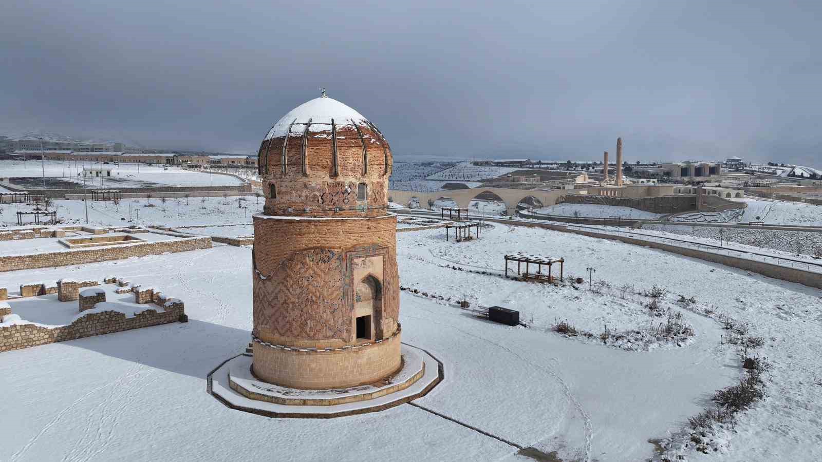 Tarihi Hasankeyf’te kar manzaraları

