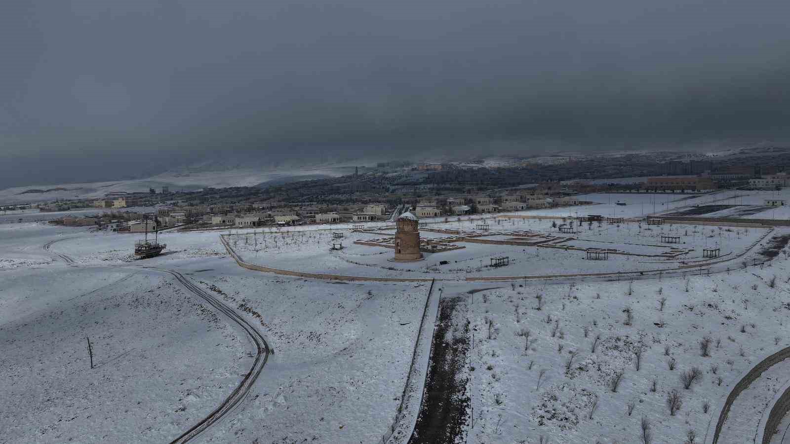 Tarihi Hasankeyf’te kar manzaraları
