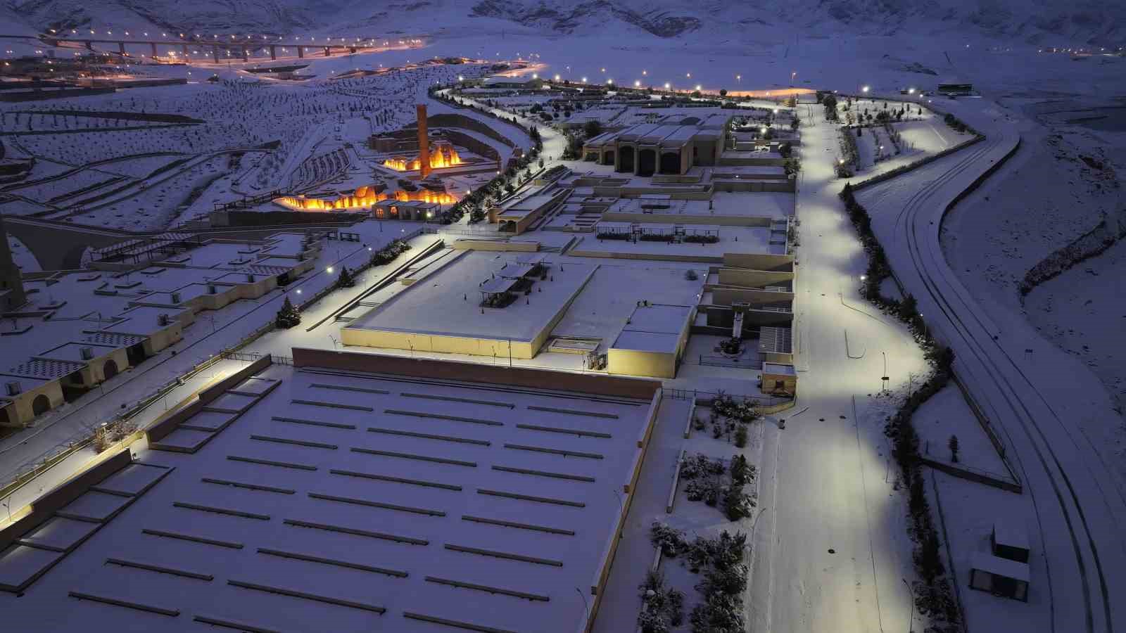 Tarihi Hasankeyf’te masalsı kar manzaraları
