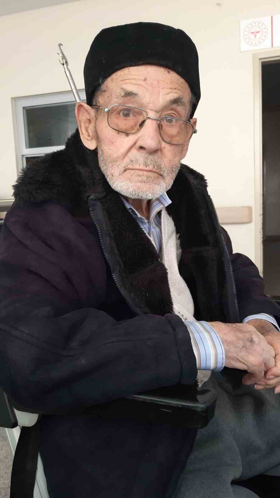 Tarihi ilçenin 100 yıllık çınarı hayatını kaybetti: İHA muhabirinin baba acısı
