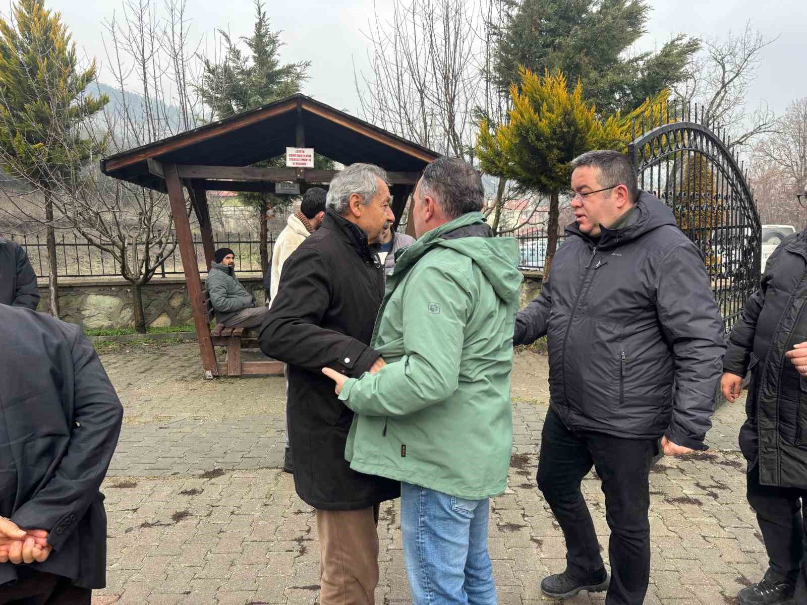 Tarihi ilçenin 100 yıllık çınarı hayatını kaybetti: İHA muhabirinin baba acısı
