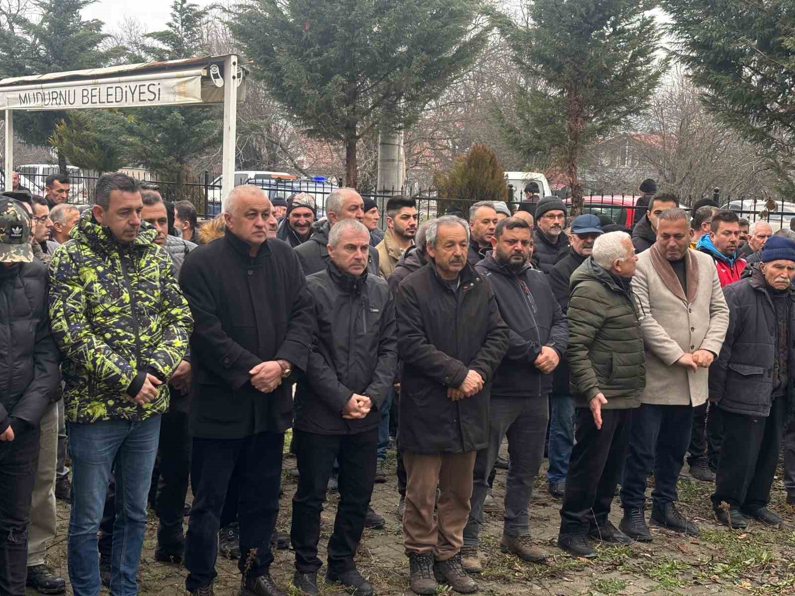 Tarihi ilçenin 100 yıllık çınarı hayatını kaybetti: İHA muhabirinin baba acısı

