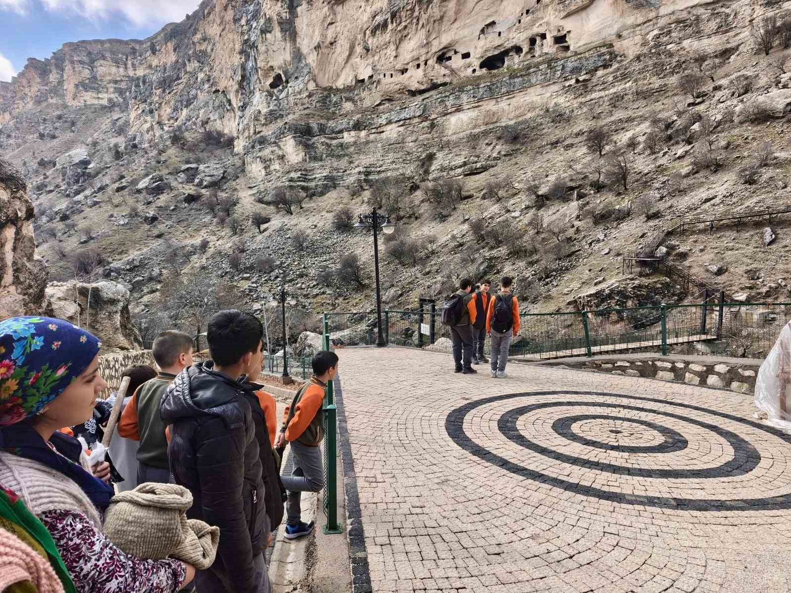 Tarihi İn Delikleri’nde okul dışı öğrenme etkinliği
