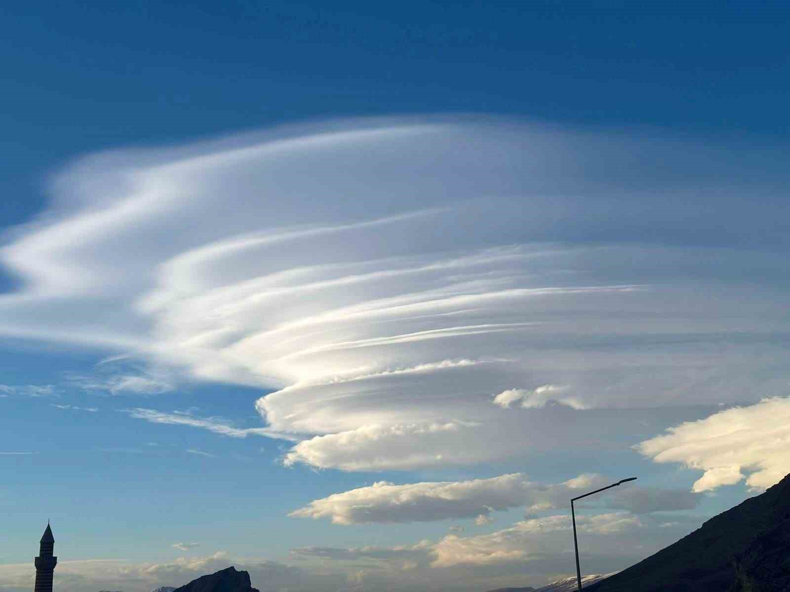 Tarihi İshak Paşa Sarayı, mercek bulutları altında göz kamaştırdı

