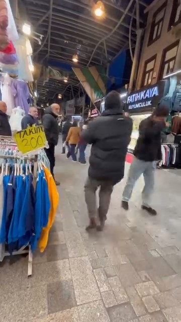 Tarihi Kapalı Çarşı’da çatılar uçtu
