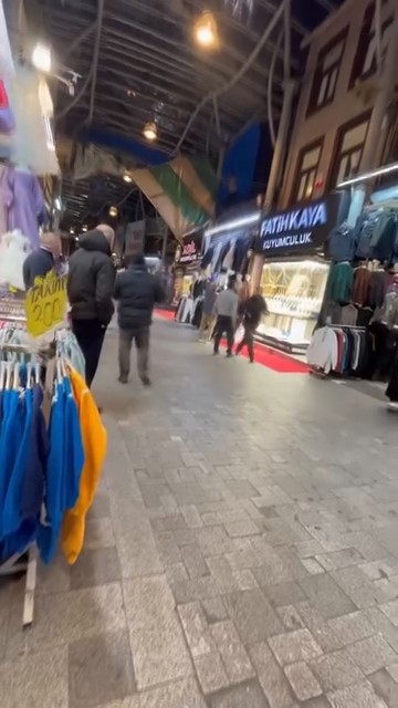 Tarihi Kapalı Çarşı’da çatılar uçtu
