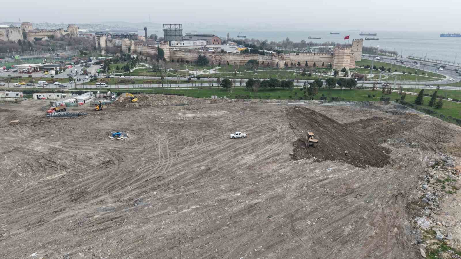 Tarihi Kazlıçeşme Meydanı’nda moloz utancı sona eriyor
