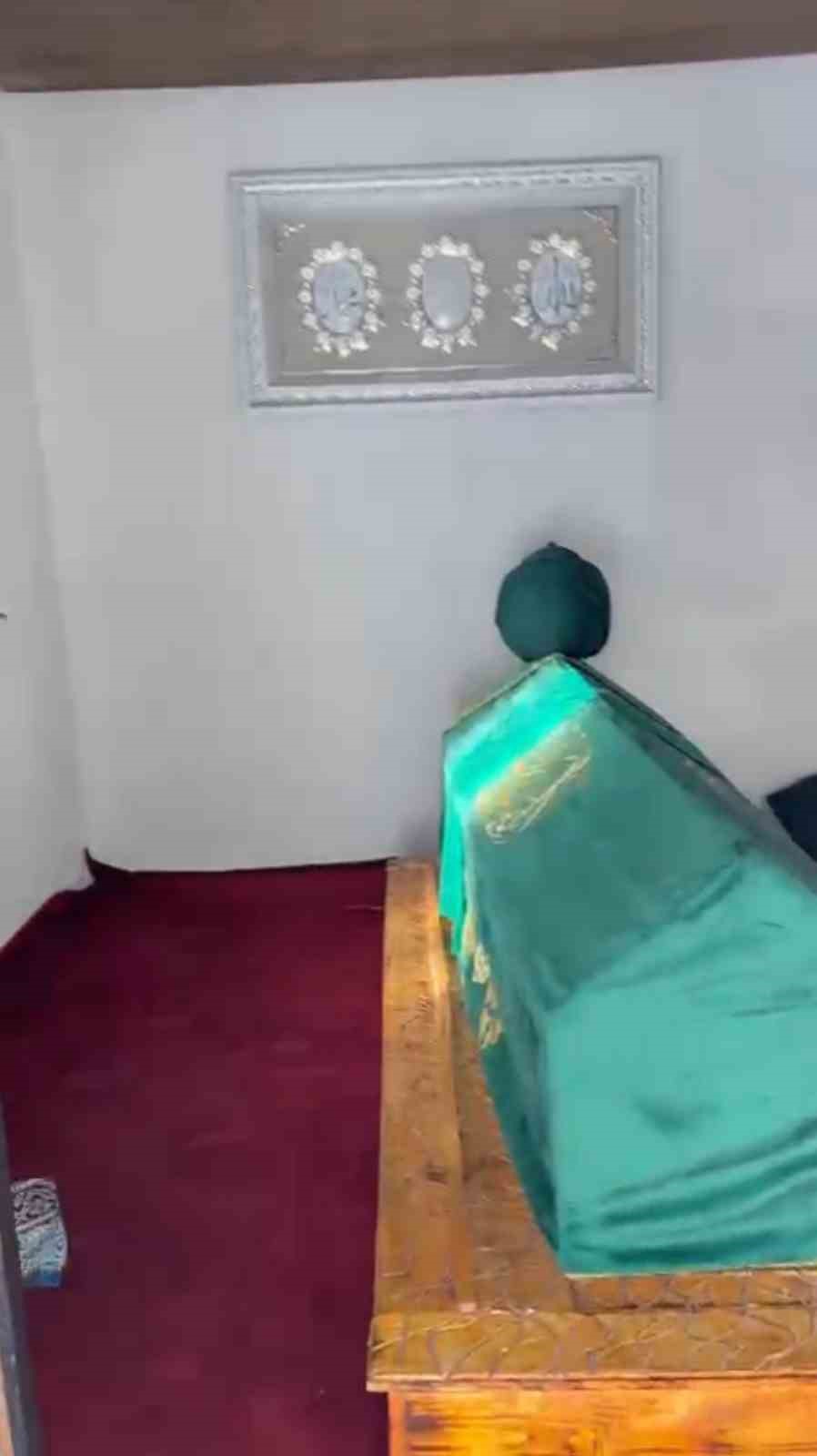Tarihi miras onlara emanet: Muhtar ve imamdan örnek kar mesaisi
