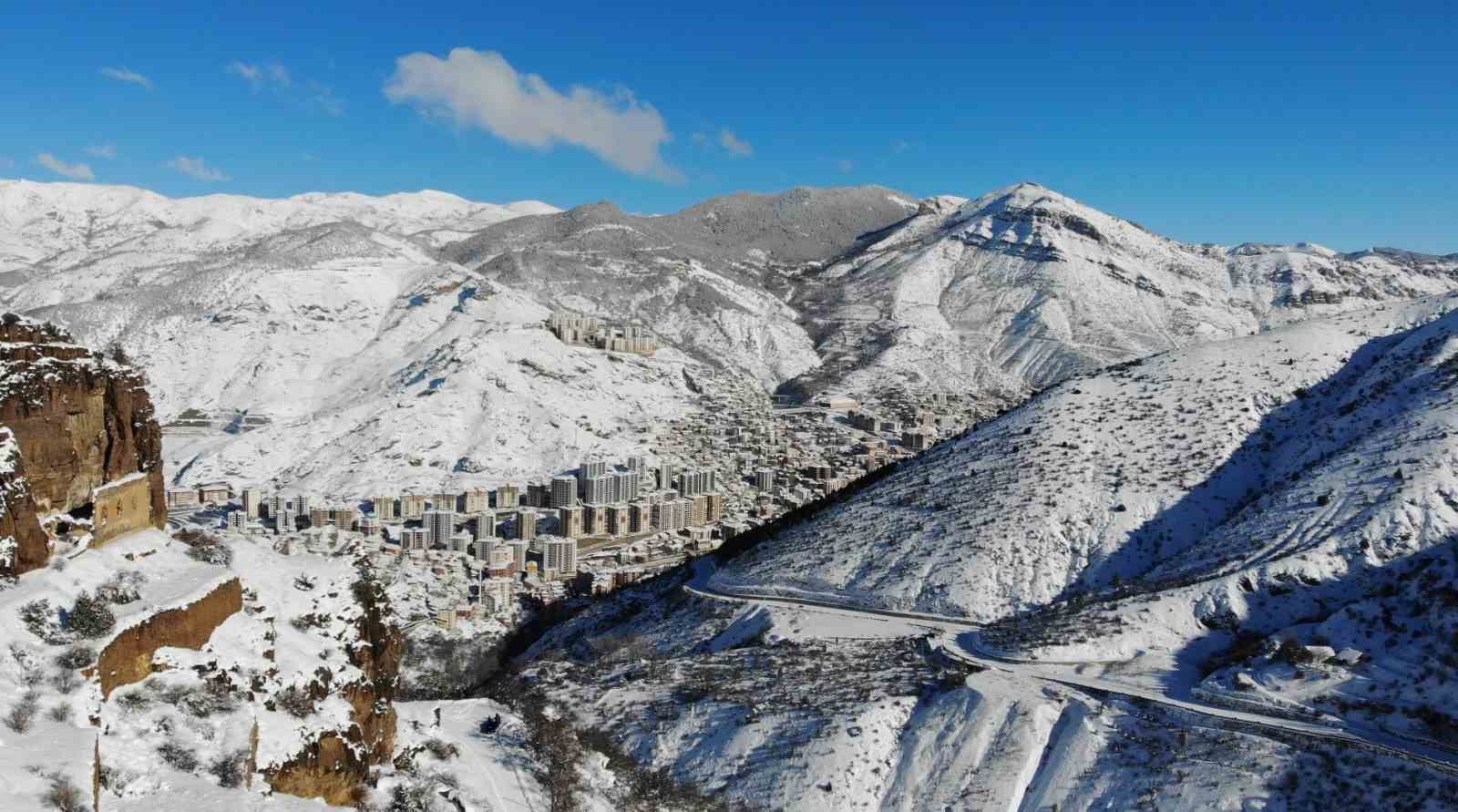 Tarihi Süleymaniye Mahallesinden kar manzaraları
