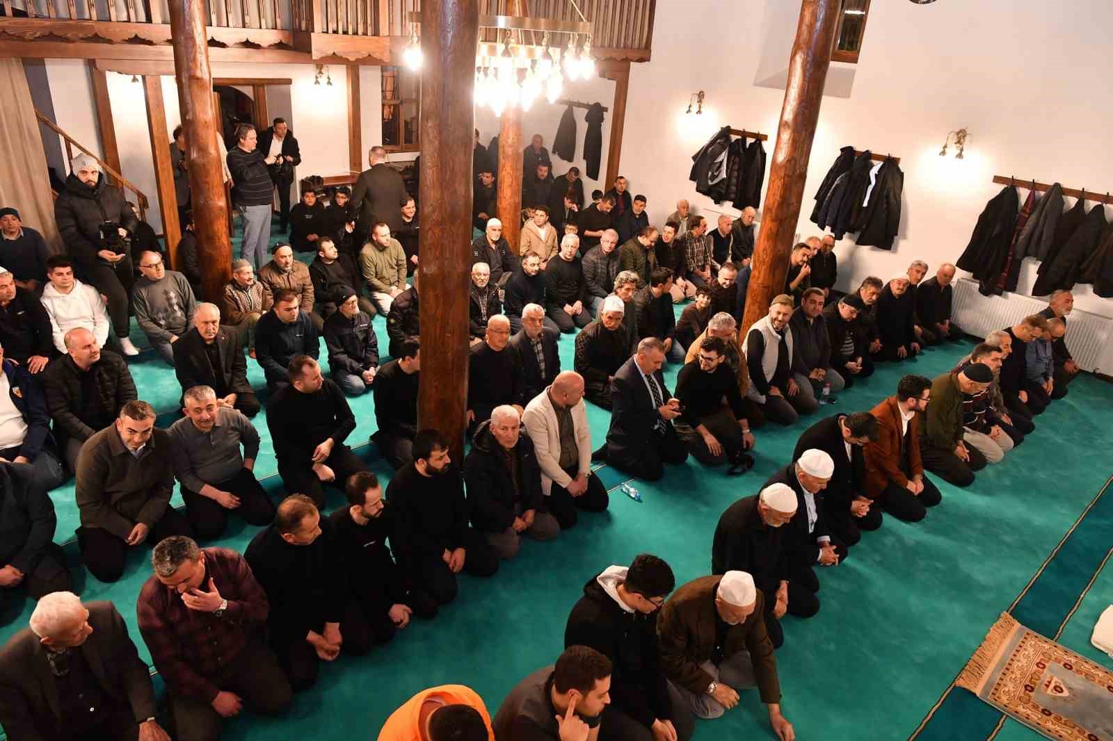 Tarihi Tasmakıran Camii’nde restorasyon sonrası ilk teravih heyecanı
