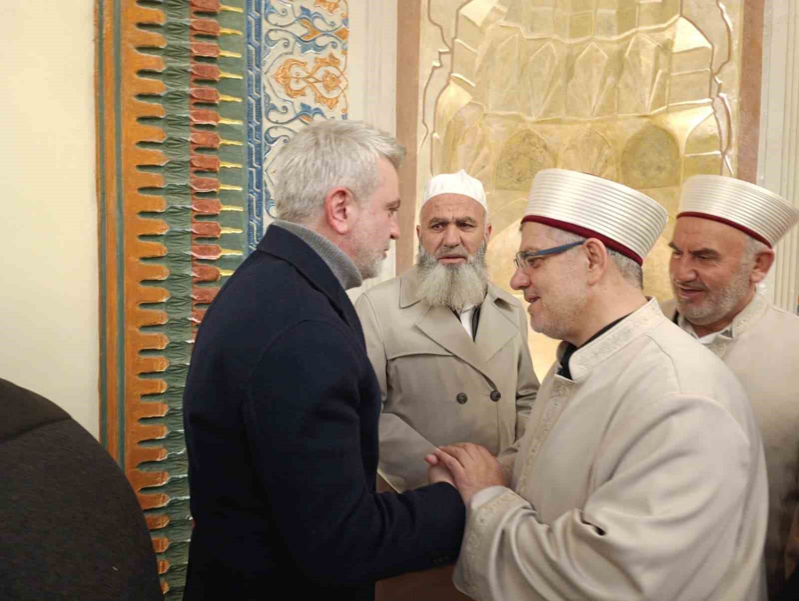 Tarihi Ulu Cami’de deprem sonrası ilk bayram namazı kılındı

