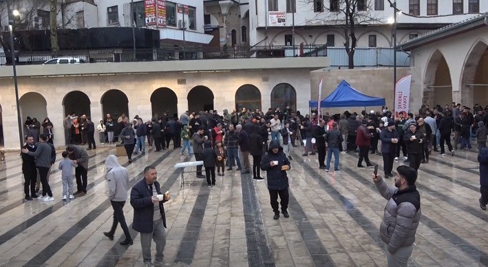 Tarihi Ulu Cami’de deprem sonrası ilk bayram namazı kılındı
