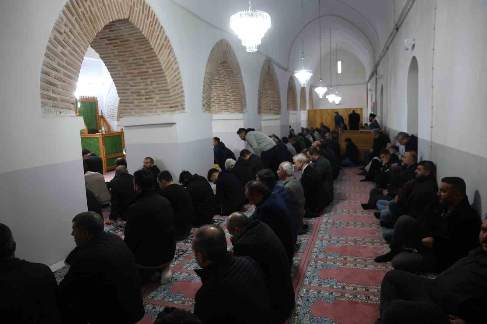 Tarihi Ulu Cami’de Ramazan ayının ilk Cuma namazı eda edildi
