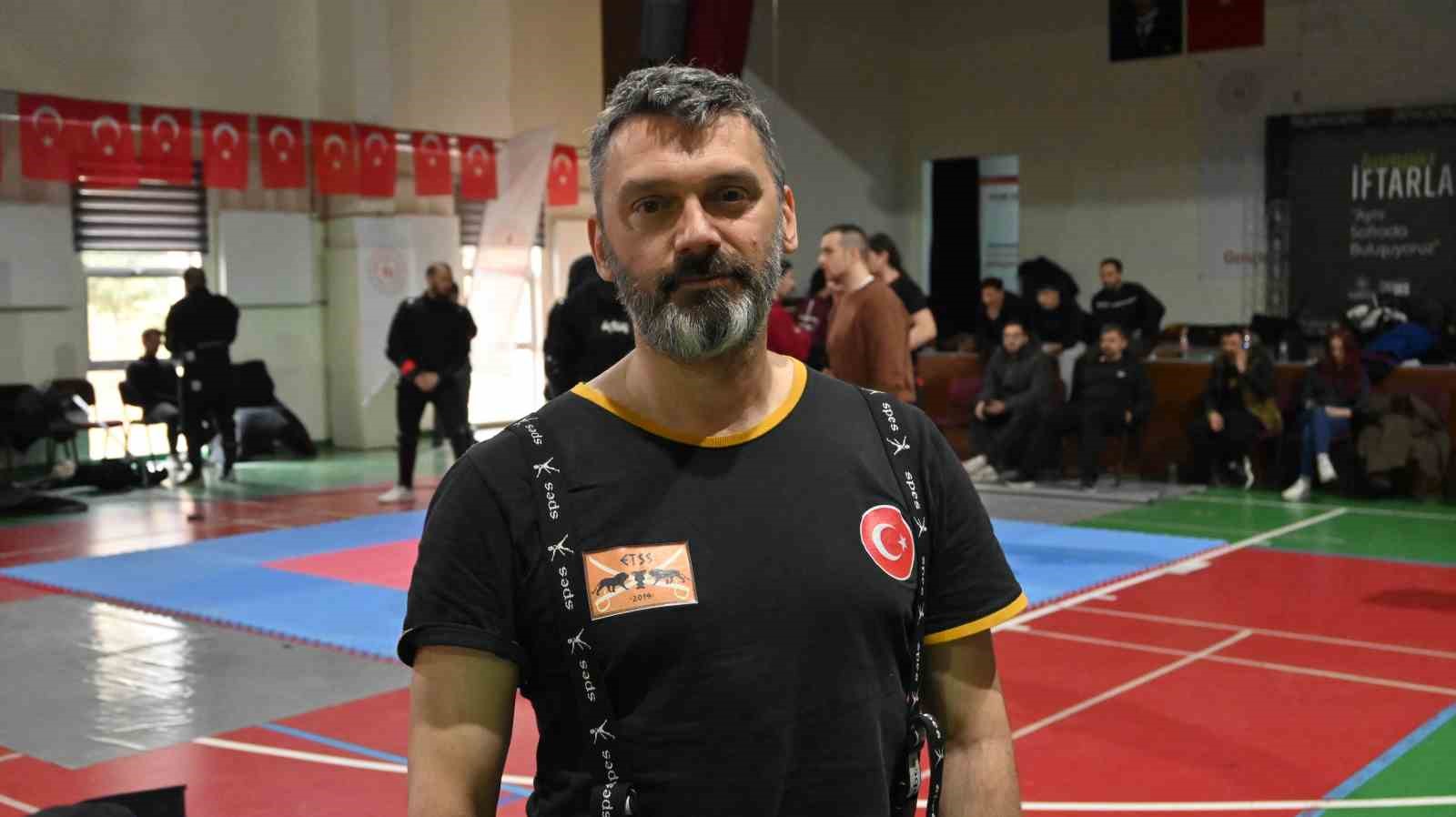 Tarihin izinde kılıçlar çarpıştı
