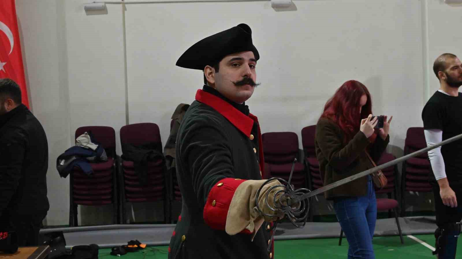 Tarihin izinde kılıçlar çarpıştı
