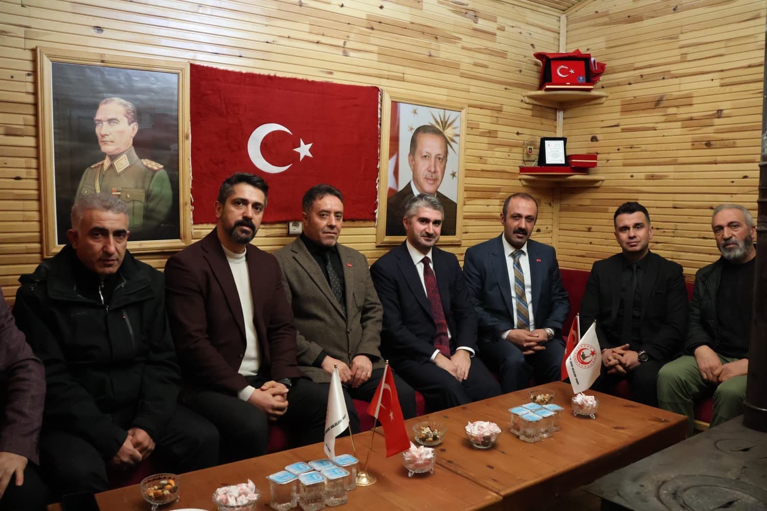 Tarıkdaroğlu  şehit yakınları ve gazilerle bir araya geldi
