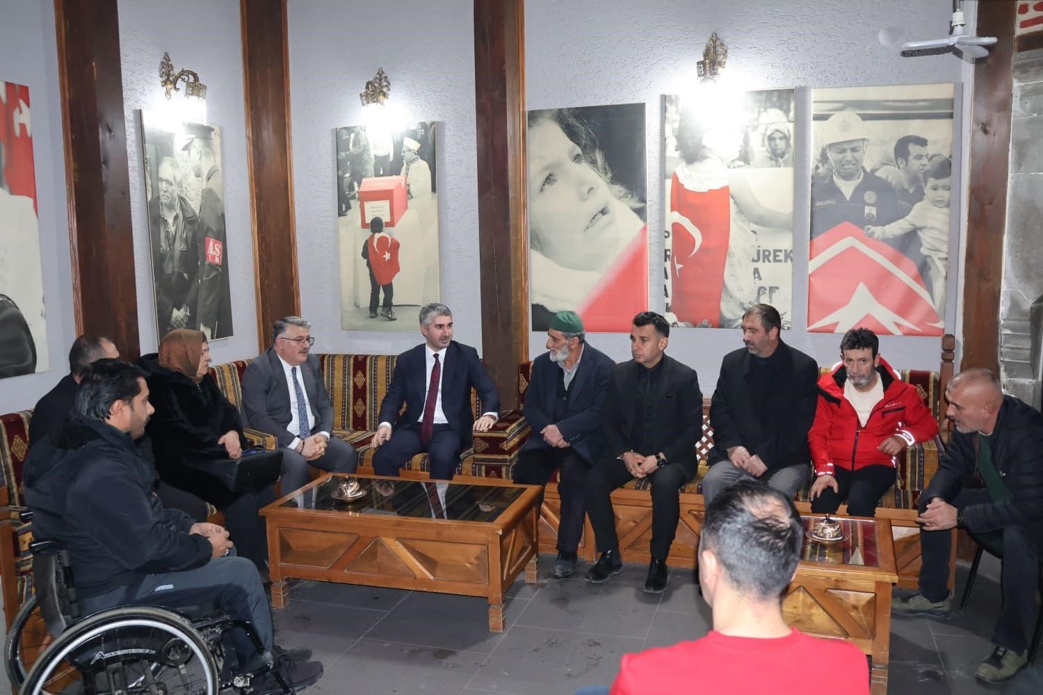 Tarıkdaroğlu  şehit yakınları ve gazilerle bir araya geldi
