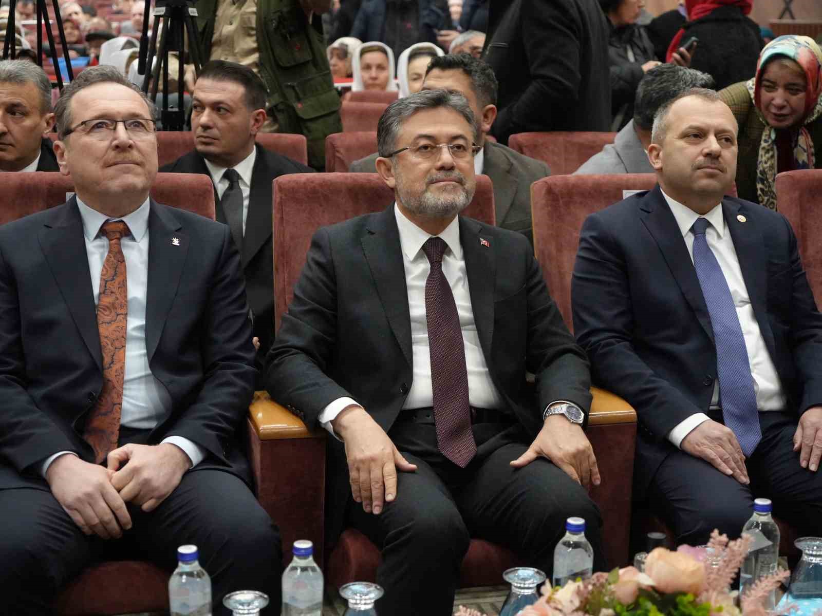 Tarım ve Orman Bakanı İbrahim Yumaklı’dan CHP’li belediyelere su eleştirisi:
Tarım ve Orman Bakanı İbrahim Yumaklı’dan CHP’li belediyelere su eleştirisi: