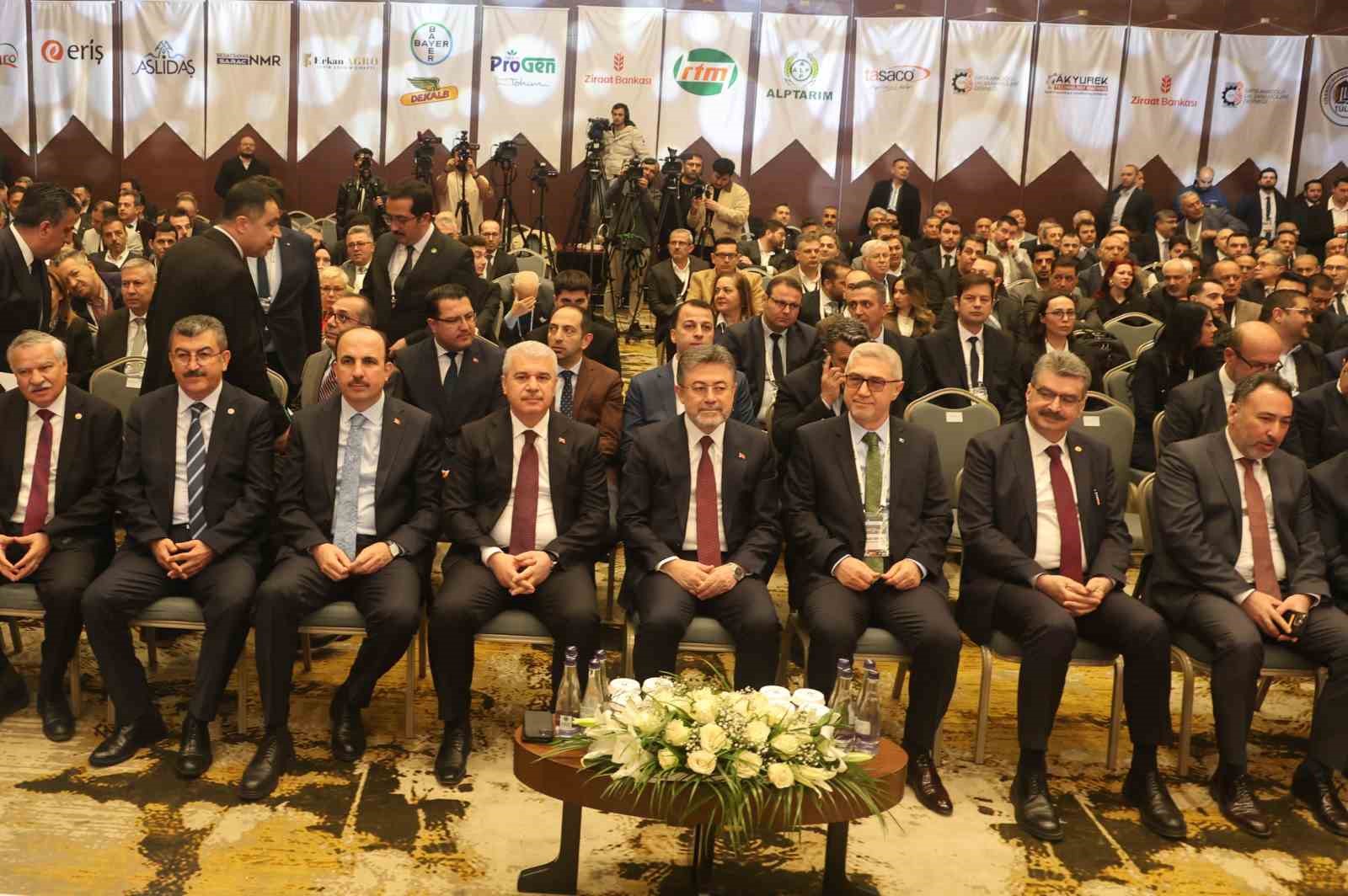 Tarım ve Orman Bakanı Yumaklı: "Sağlıklı ve güvenilir gıdaya giden yolda bütün süreçleri etkin politikalarımızla yöneteceğiz"
Tarım ve Orman Bakanı Yumaklı: "Sağlıklı ve güvenilir gıdaya giden yolda bütün süreçleri etkin politikalarımızla yöneteceğiz"