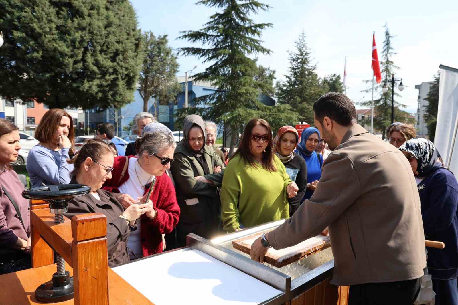 Tarımsal atıkların sanatsal kağıda dönüşüm yolculuğu
