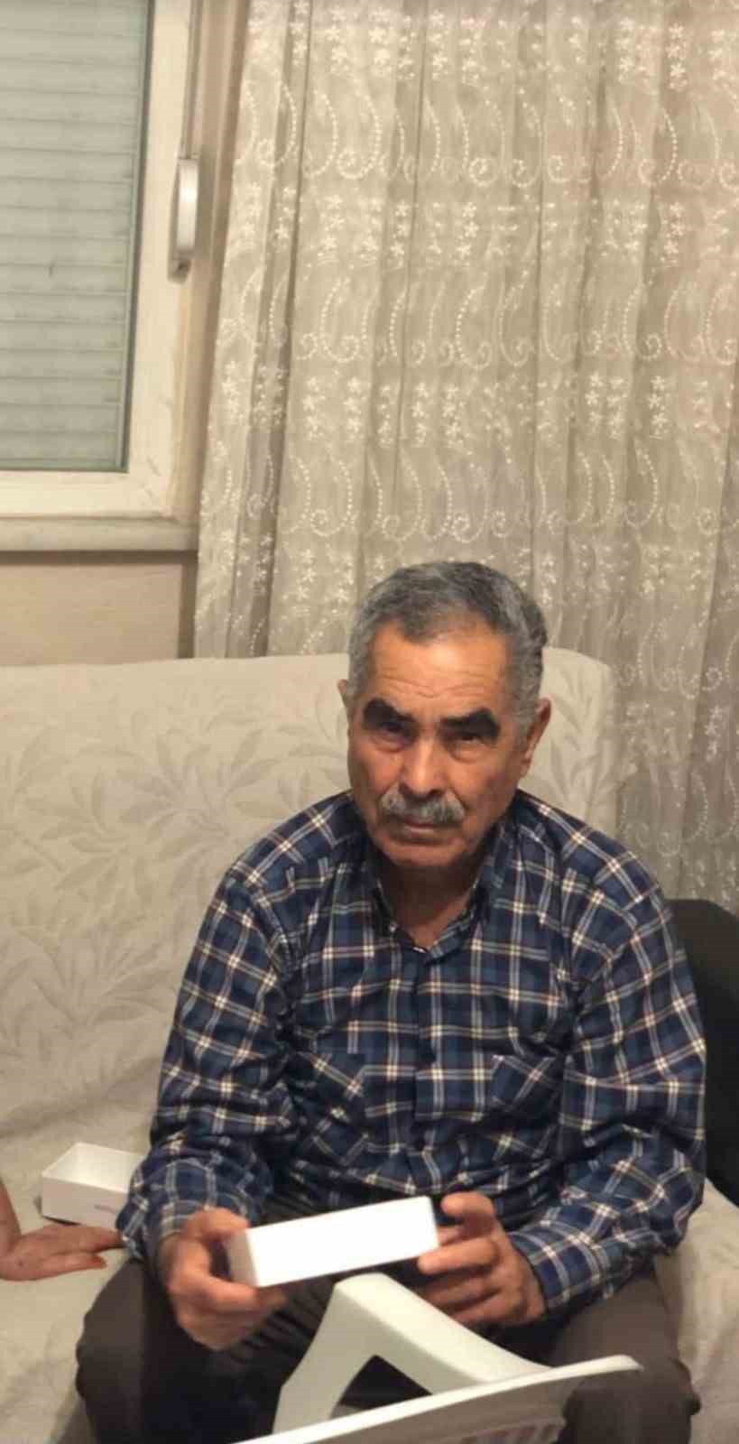 Tarlada görevlileri beklerken kalp krizi geçiren yaşlı adam hayatını kaybetti
