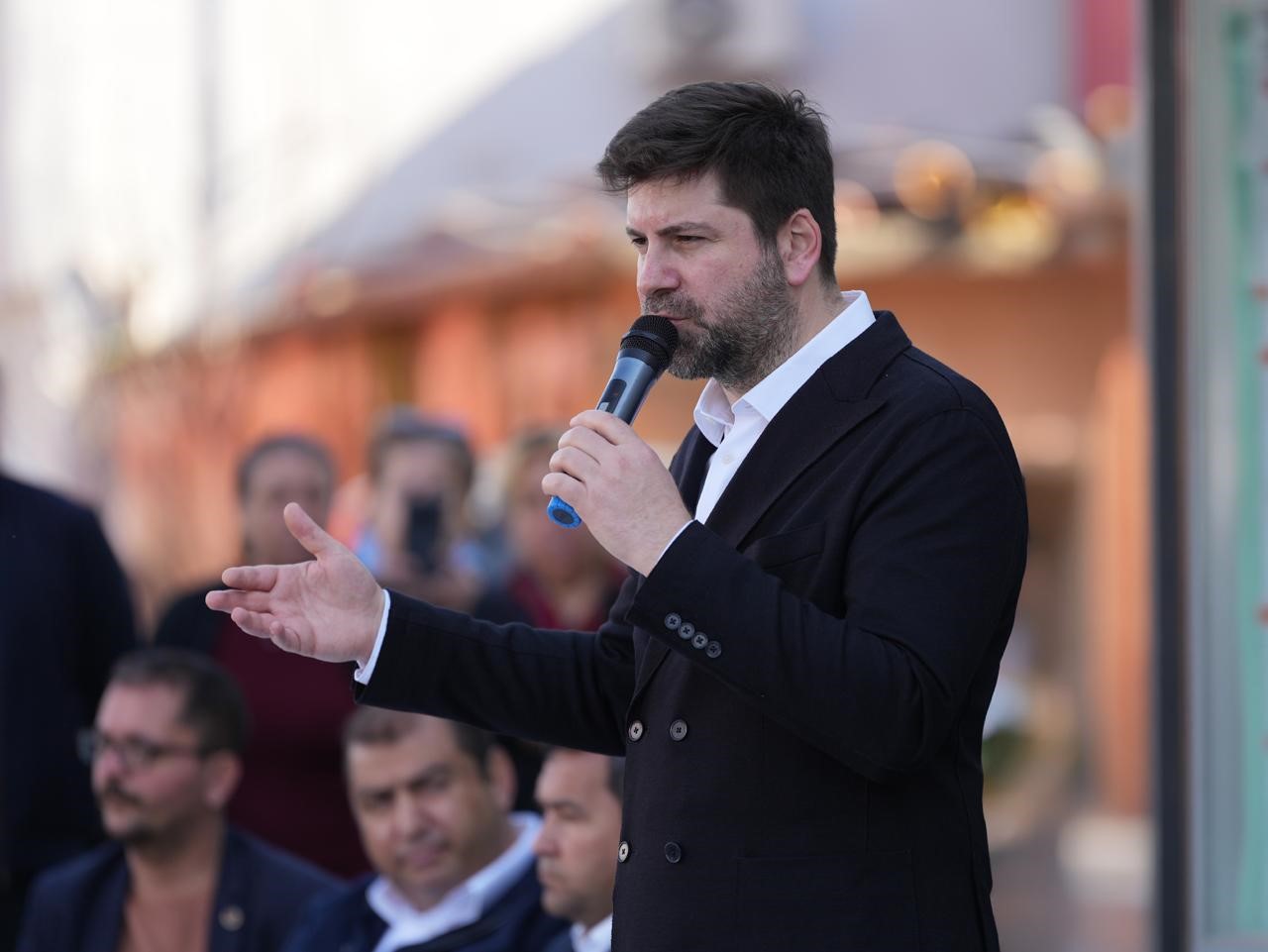 Tarsus Belediyesi sel ve fırtına sonrası zarar tespiti için sahada
Tarsus Belediyesi sel ve fırtına sonrası zarar tespiti için sahada