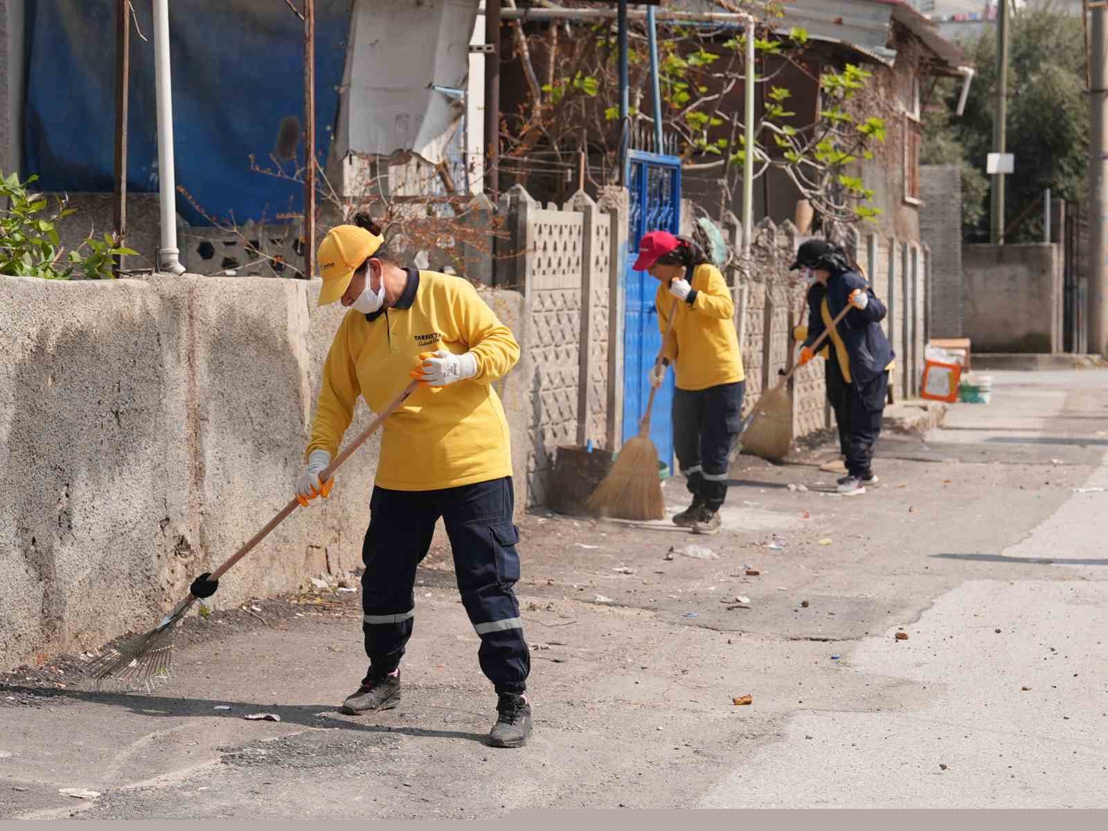 Tarsus’ta bayram öncesinden başlatılan temizlik ve ilaçlama çalışmaları sürüyor
