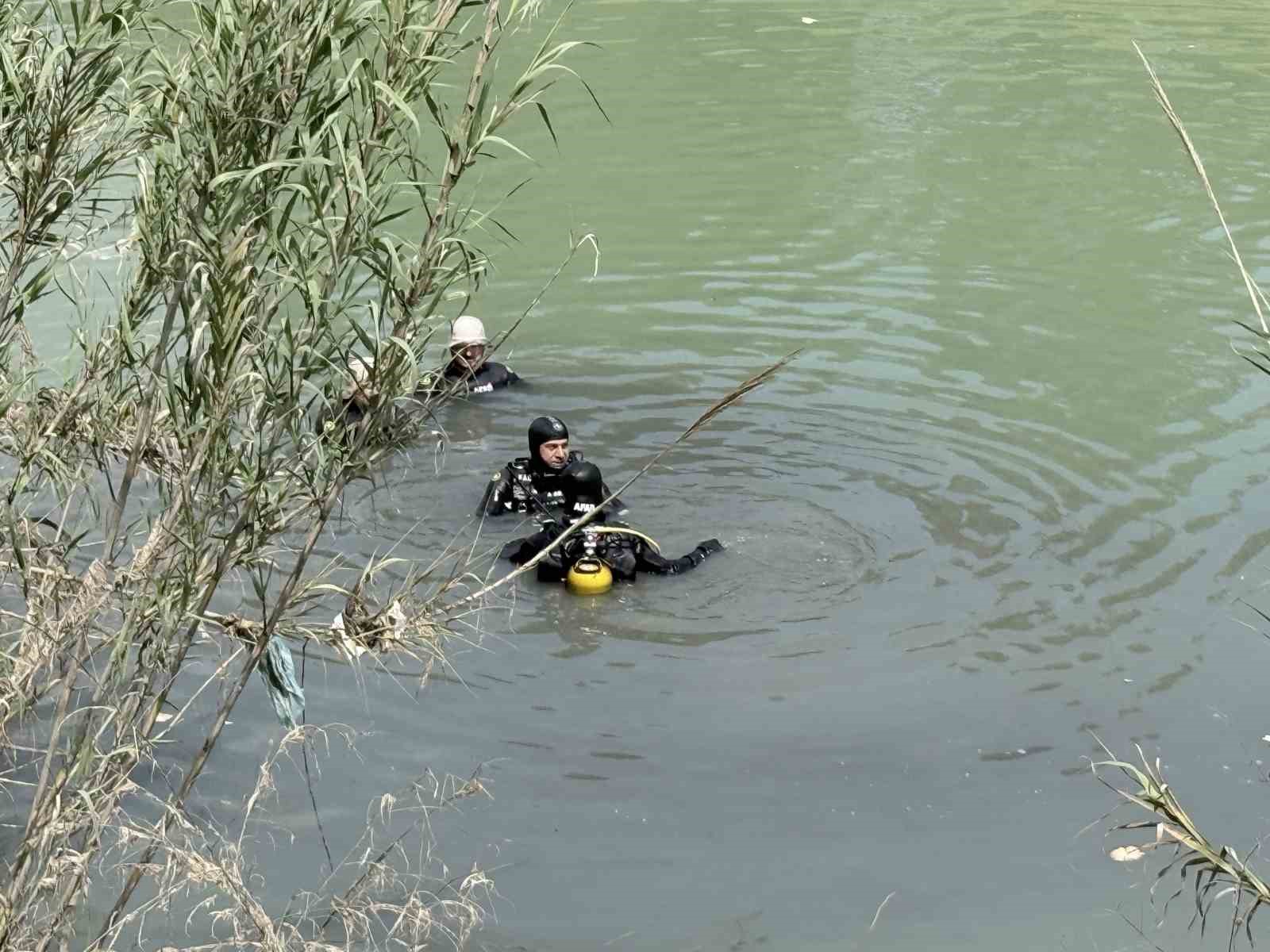 Tarsus’ta ırmakta kaybolan genci arama çalışmaları sürüyor
