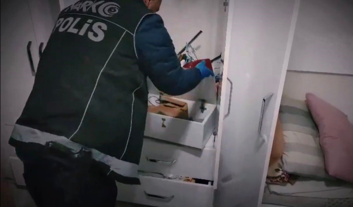 Tarsus’ta narkotik operasyonu: 95 şüpheli deşifre edildi, 40 tutuklama
