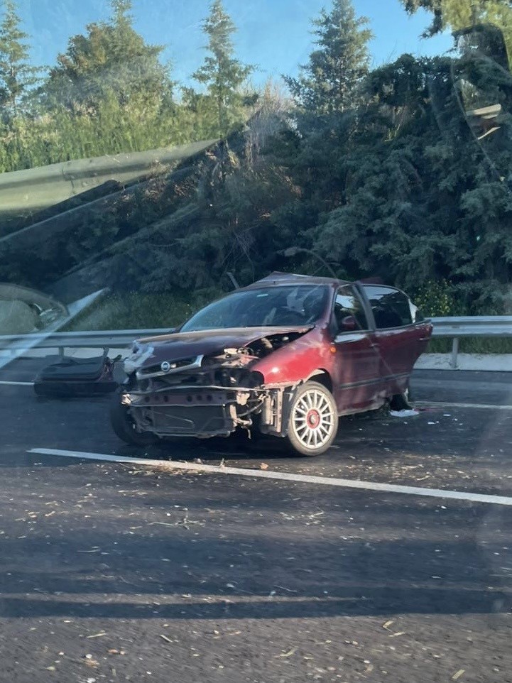 Tarsus’ta otomobiller çarpıştı: 1 ölü, 2 yaralı
