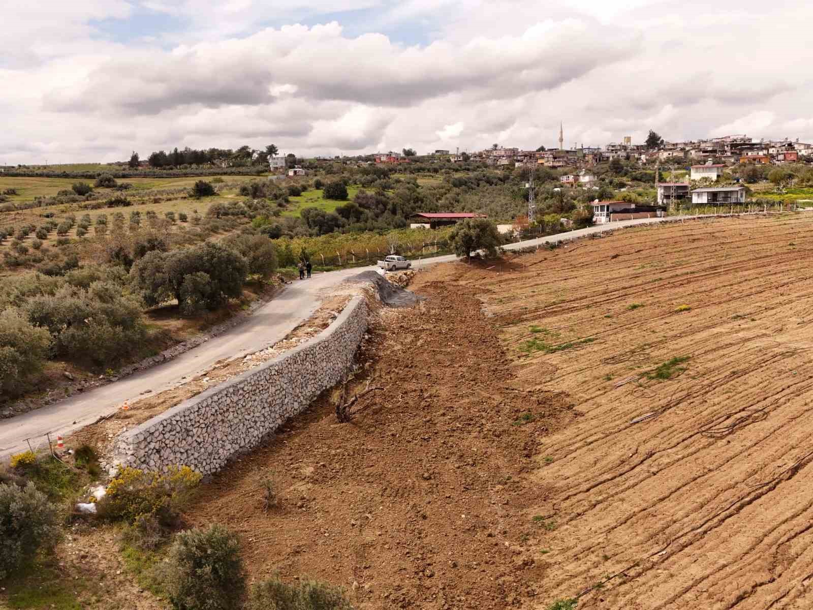 Tarsus’ta yol ve yaya güvenliği artırıldı
