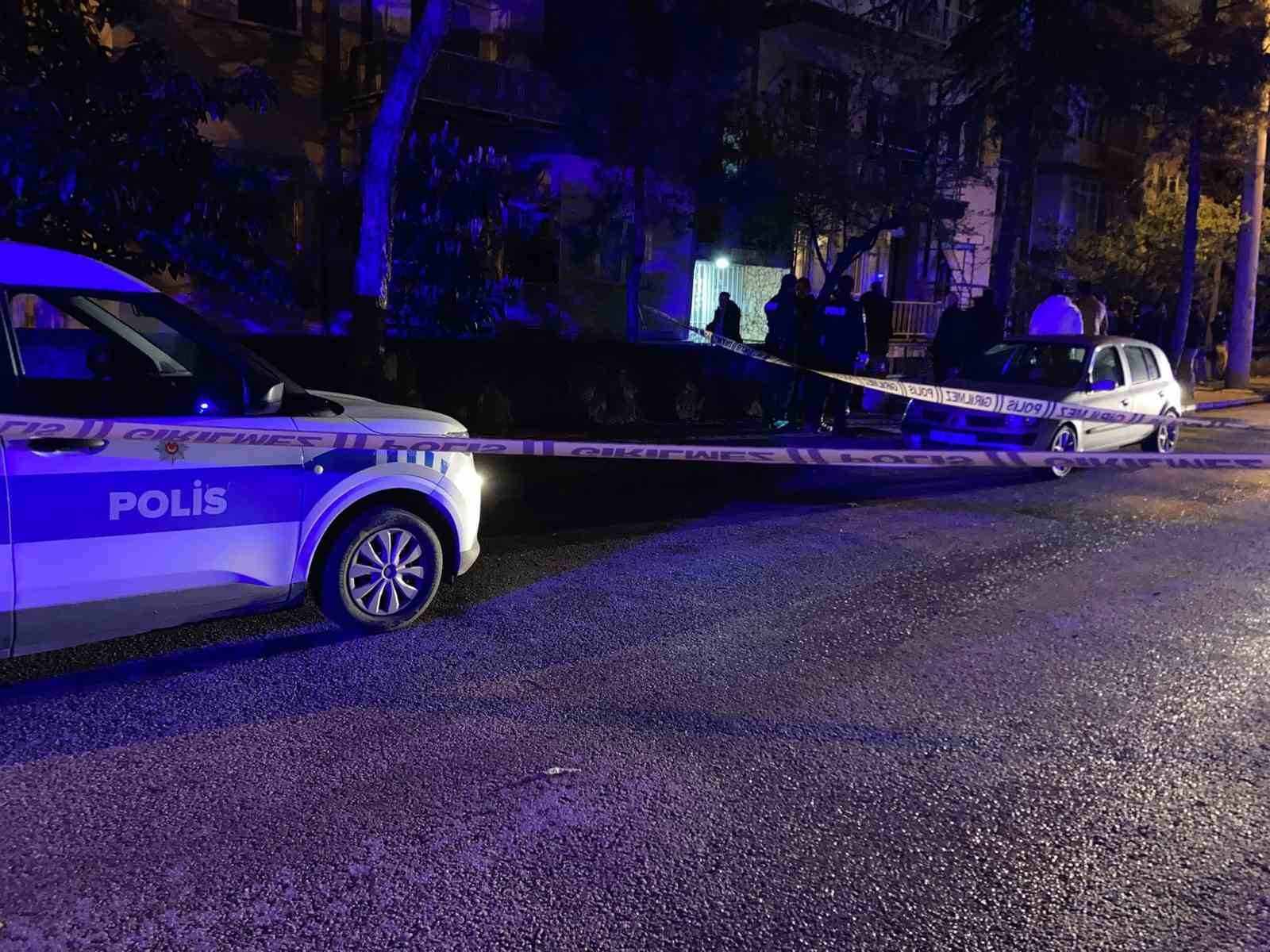 Tartıştığı akrabasını silahla yaralayıp intihar etti
