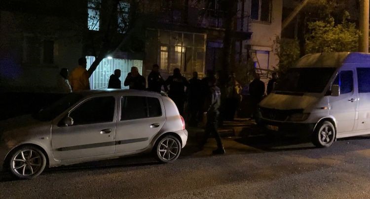 Tartıştığı akrabasını silahla yaralayıp intihar etti
