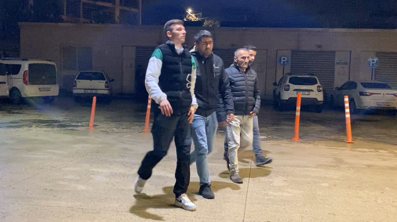 Tartıştığı arkadaşının kafatasını kırdı
